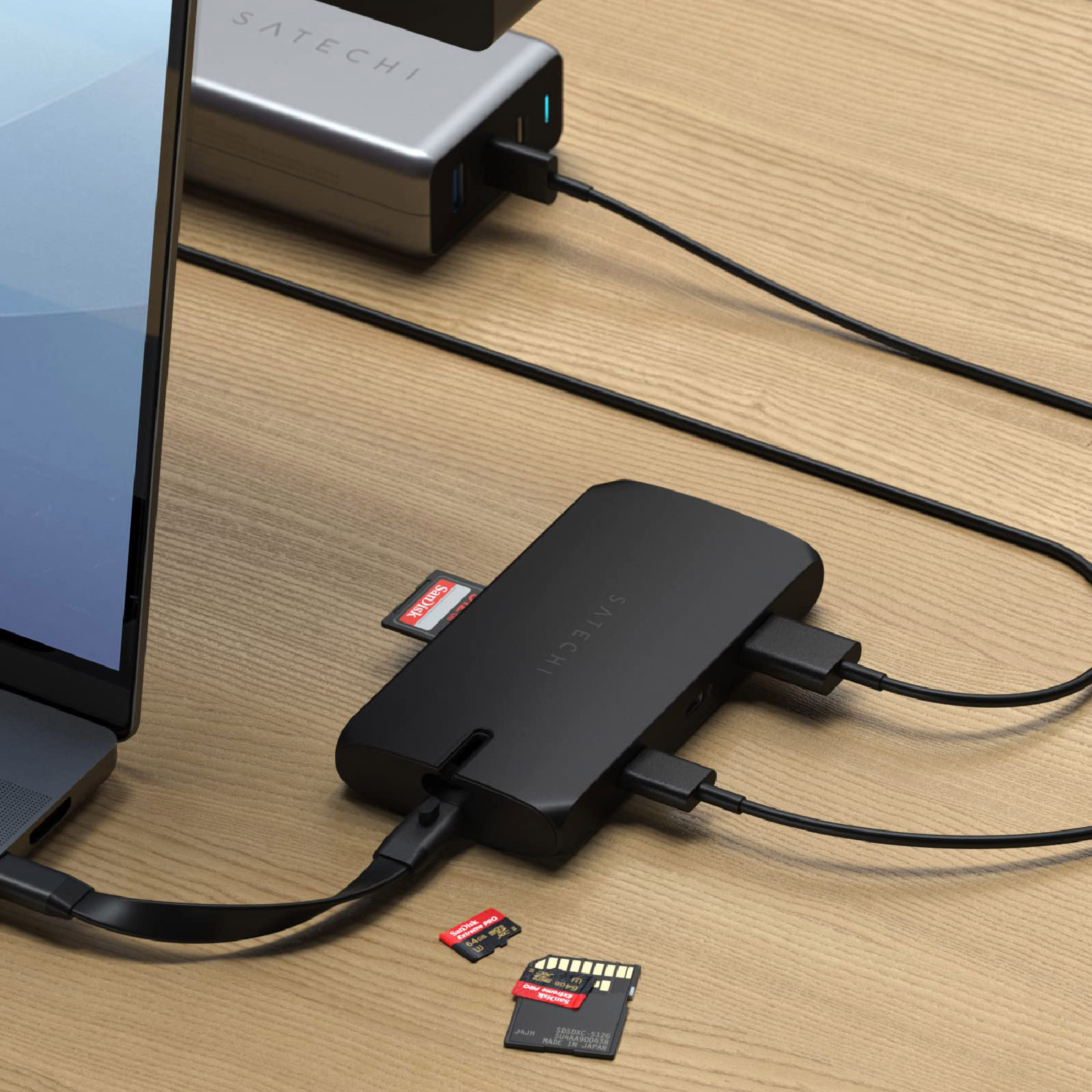 Hub USB C vers HDMI 4K, VGA, Ethernet, 2 USB + 2 USB C, Lecteur carte,  Satechi - Noir - Français