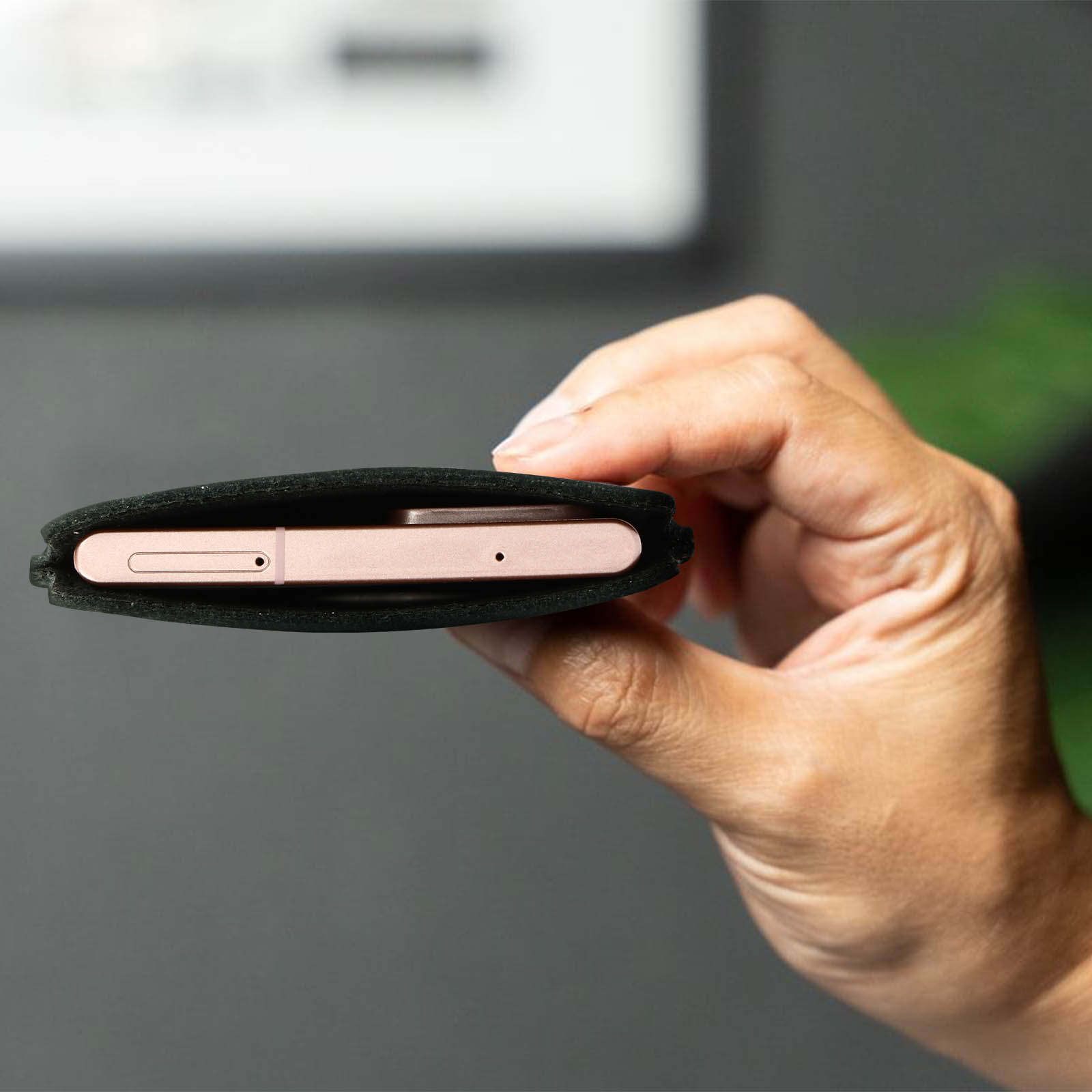 Etui universel élégant pour smartphone jusqu'à 6,7 pouces en similicuir  avec portefeuille - Noir - Acheter sur PhoneLook