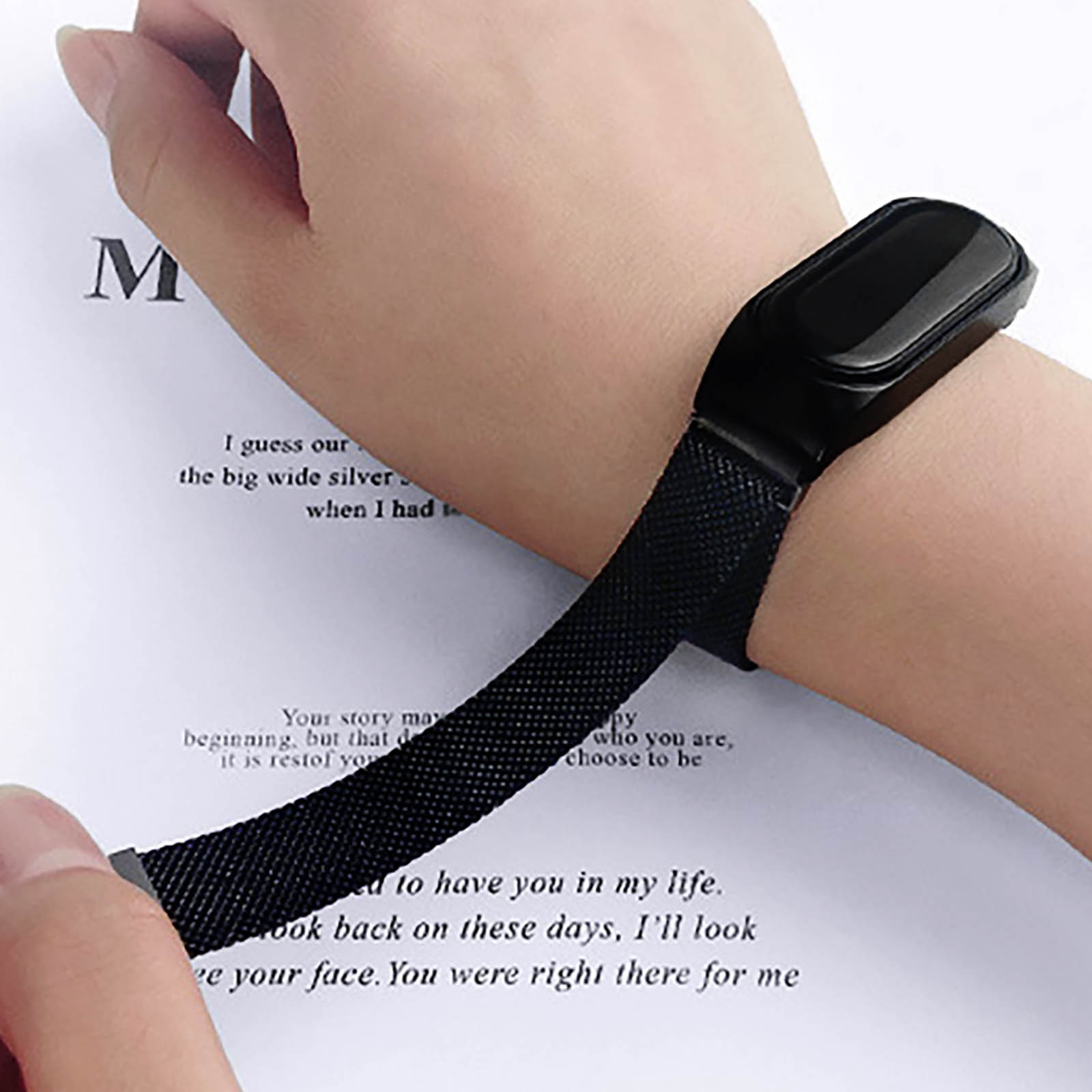 Bracelet pour Xiaomi Mi Band 5 et 6 en Métal avec Fermoir Magnétique,  Design élégant - Noir - Français