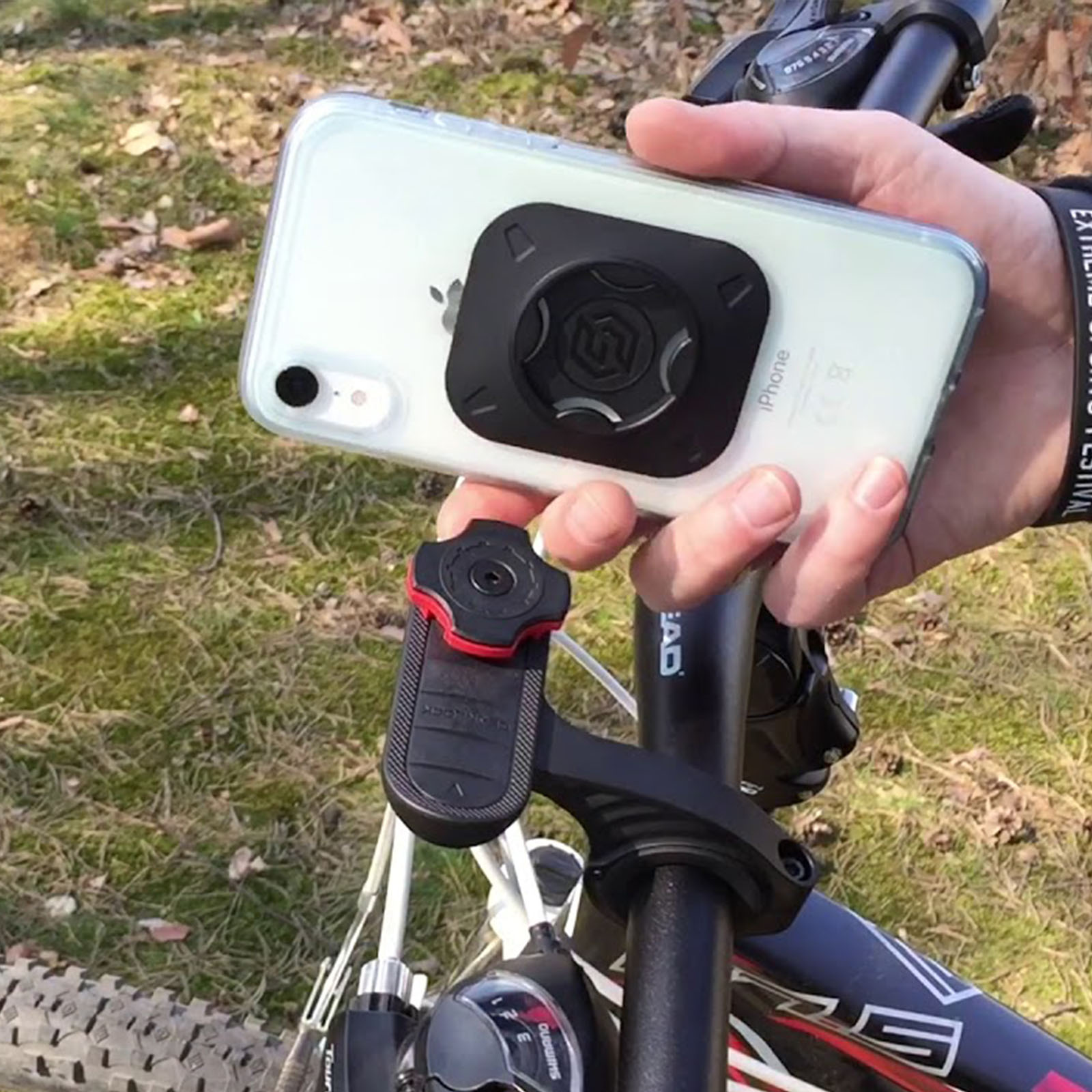 Porta cellulare per bici girevole Gearlock Out-Front + adattatore, Spigen -  Nero - Italiano